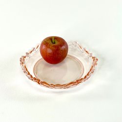 Lille rundt fad - blondekant, lyser�dt glas