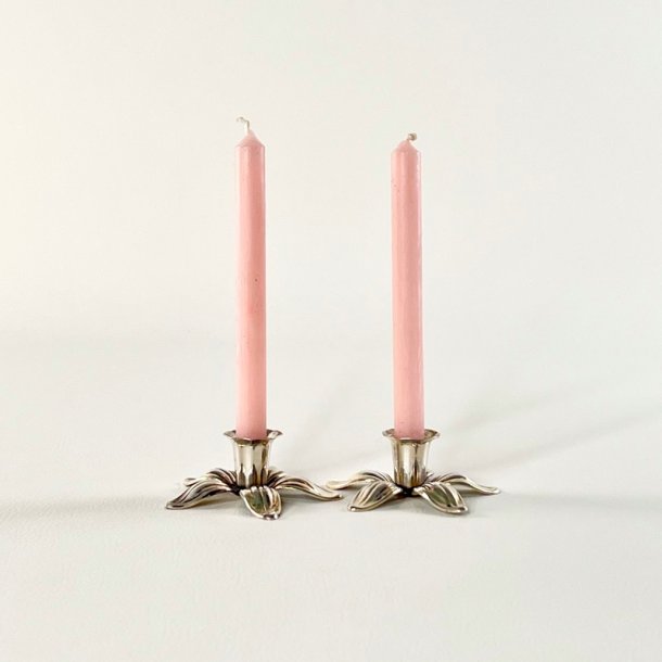 Duo af sm� lysestager i s�lvplet til kertelys
