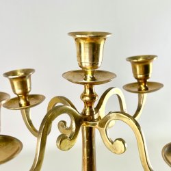 Lysestage - femarmet i patineret messing