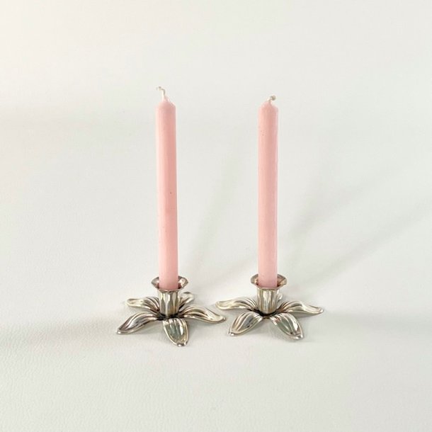 Duo af sm� lysestager i s�lvplet til kertelys