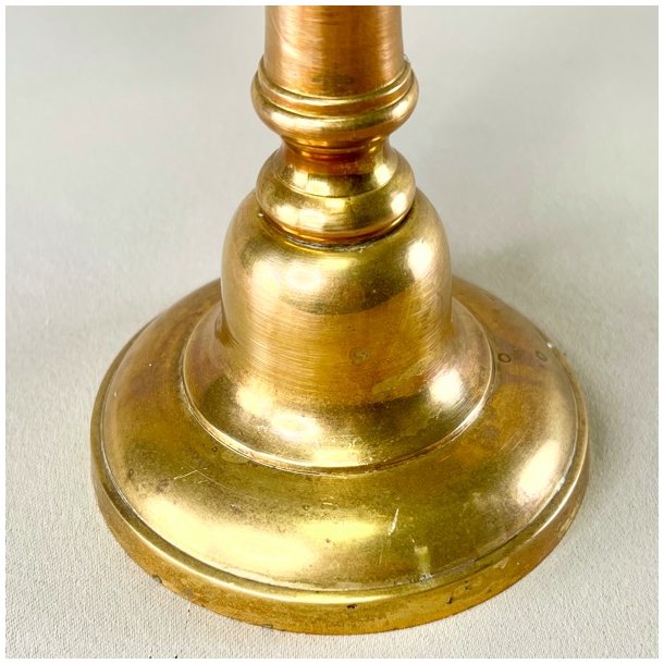 Lysestage - femarmet i patineret messing