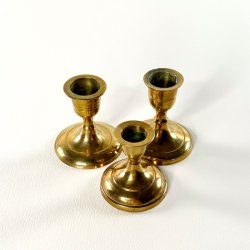 Trio af sm� messing lysestager