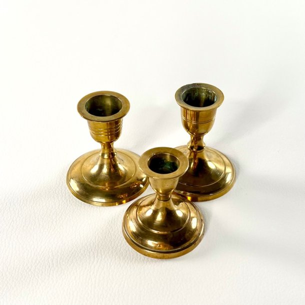 Trio af sm� messing lysestager