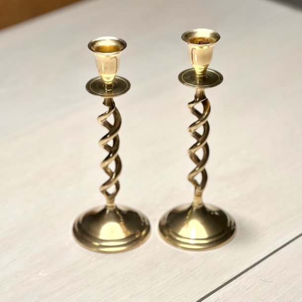 Lysestager (par/samlet) i snoet messing