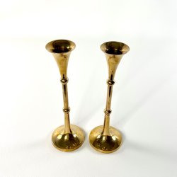 Messing lysestagepar - trompetformet med kugler, H22 cm