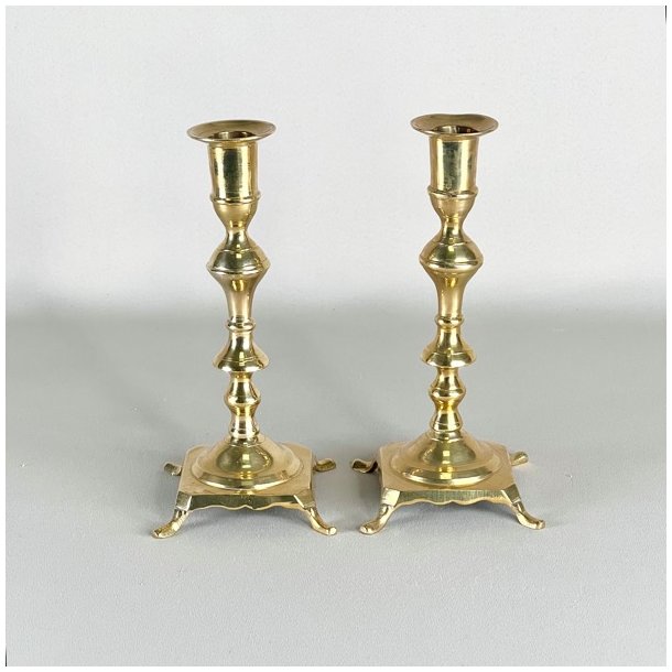 Messing lysestagepar - p fdder, patineret 