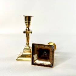 Messing lysestagepar - firkantet fod, H16 cm