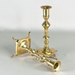 Messing lysestagepar - p fdder, patineret 