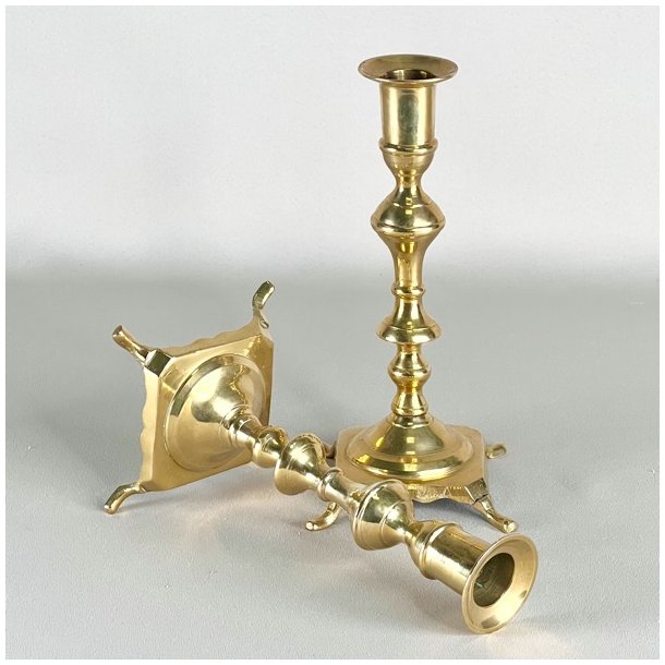 Messing lysestagepar - p fdder, patineret 