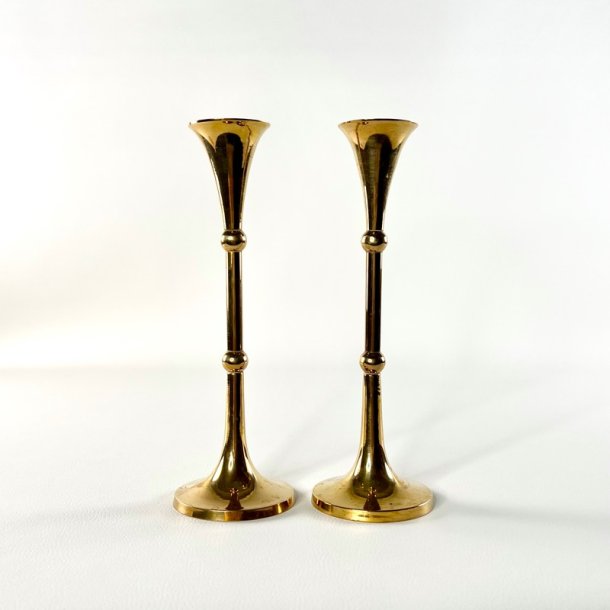 Messing lysestagepar - trompetformet med kugler, H22 cm
