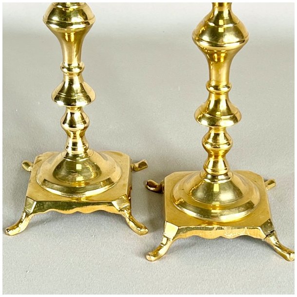 Messing lysestagepar - p fdder, patineret 