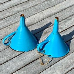 Madam Bl emalje tragt