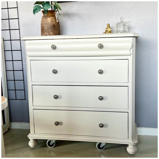 Gl. kommode - sandfarvet, 4 skuffer 