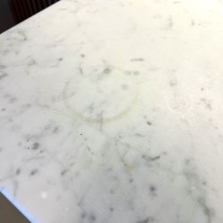 Kommode med marmortop