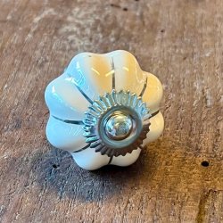 Mbelknop - porceln, rhvid m/slvstribe