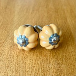 Mbelknop - porceln sennepsgul og slv 