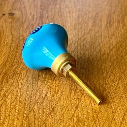 Mbelknop - hndmalet, blt mnster