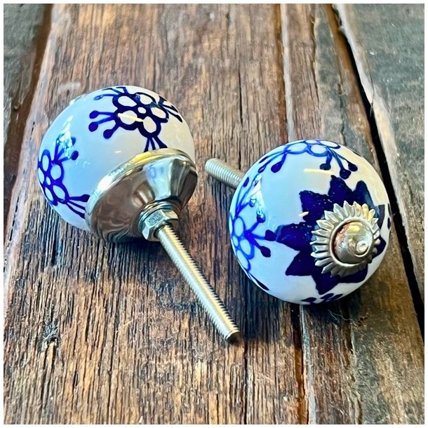 Mbelknop - porceln m/bl blomst og slv 