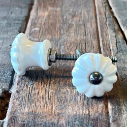 Mbelknop - hvid porceln m/riller