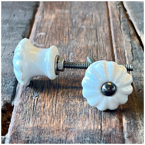 Mbelknop - hvid porceln m/riller