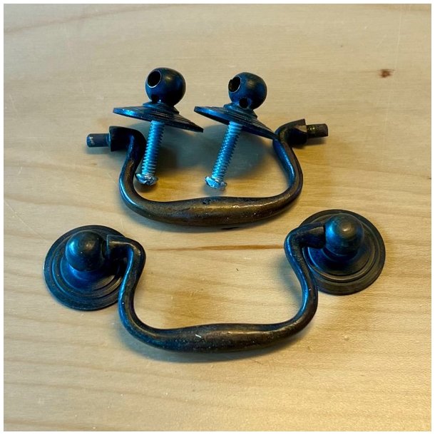 Mbelgreb - patineret messing, hngende skuffegreb (genbrug - 2 stk samlet)