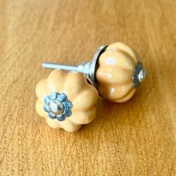 Mbelknop - porceln sennepsgul og slv 