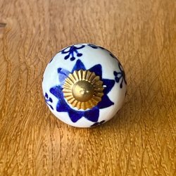 Mbelknop - porceln m/bl blomst og guld 