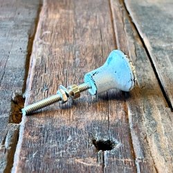 Mbelknop - hvidmalet jern, riller 