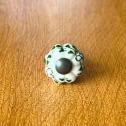 Mbelknop - lille porceln med antik top/sokkel