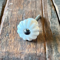 Mbelknop - hvid porceln m/riller