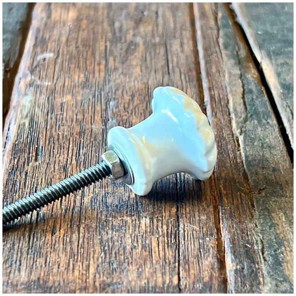 Mbelknop - hvid porceln m/riller