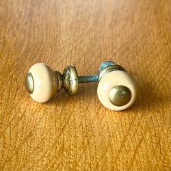 Mbelknop - lille porceln, beige 