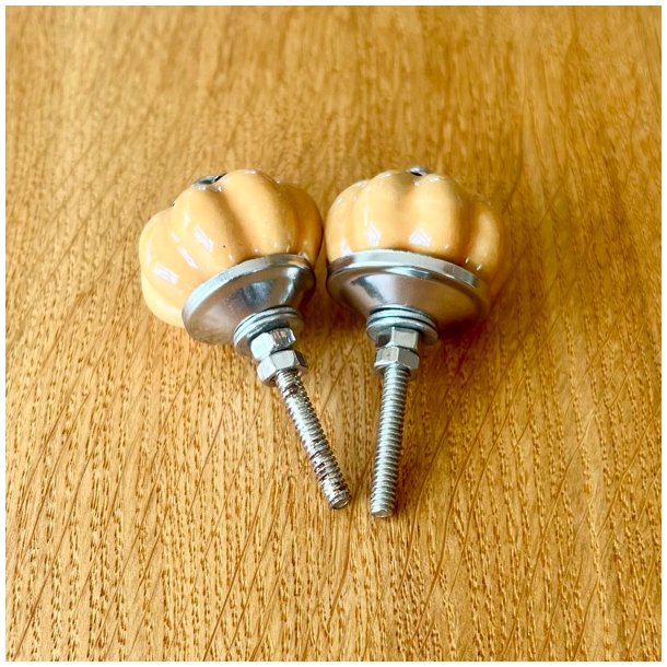 Mbelknop - porceln sennepsgul og slv 