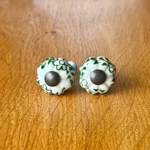 Mbelknop - lille porceln med antik top/sokkel