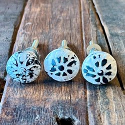 Mbelknop - hvidmalet jern, blomst 