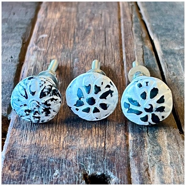 Mbelknop - hvidmalet jern, blomst 