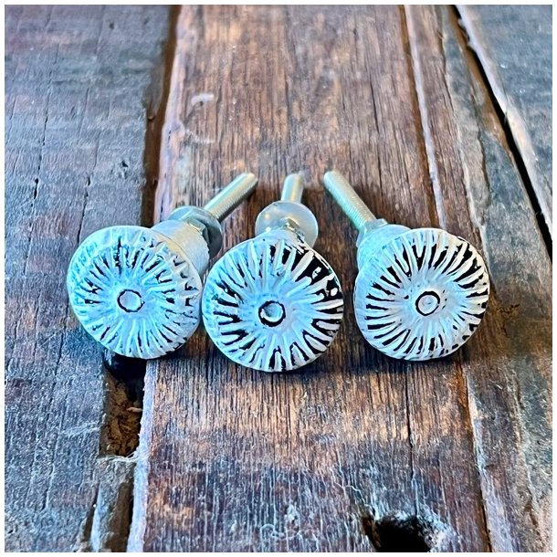 Mbelknop - hvidmalet jern, riller 