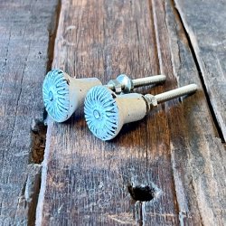 Mbelknop - hvidmalet jern, riller 