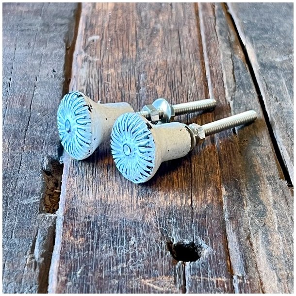 Mbelknop - hvidmalet jern, riller 