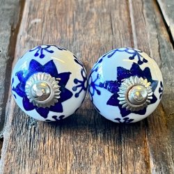 Mbelknop - porceln m/bl blomst og slv 