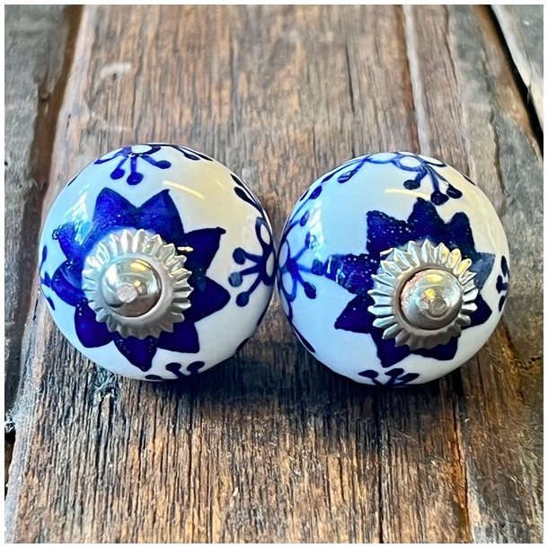 Mbelknop - porceln m/bl blomst og slv 