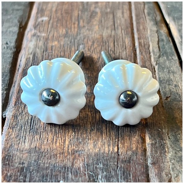 Mbelknop - hvid porceln m/riller