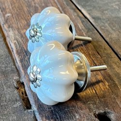 Mbelknop - porceln, taupe m/hvidt mnster