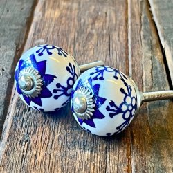 Mbelknop - porceln m/bl blomst og slv 