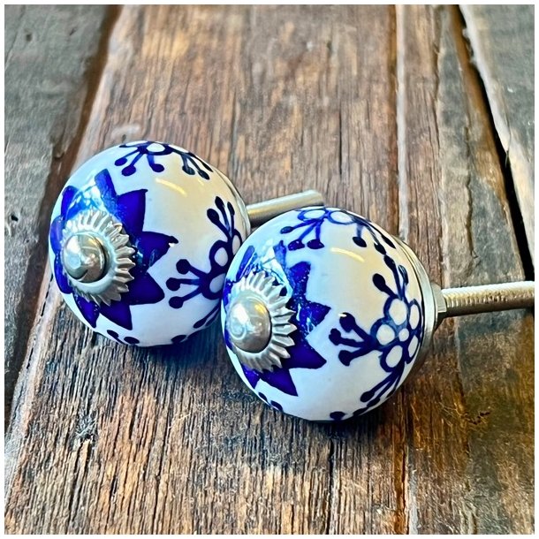 Mbelknop - porceln m/bl blomst og slv 