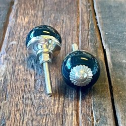 Mbelknop - lille rund porceln, sort eller hvid 