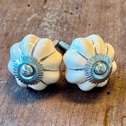 Mbelknop - porceln, rhvid m/slvstribe