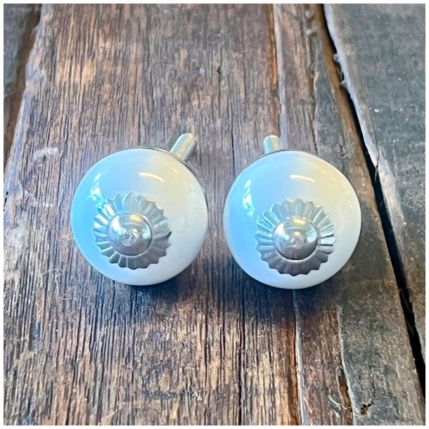 Mbelknop - lille rund porceln, sort eller hvid 