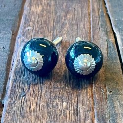 Mbelknop - lille rund porceln, sort eller hvid 