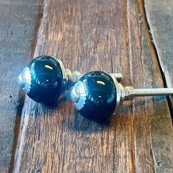 Mbelknop - lille rund porceln, sort eller hvid 